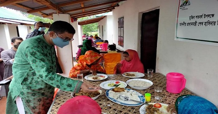 কুমিল্লায় আশ্রয়ণ প্রকল্পের ঘরে ঈদের আনন্দ